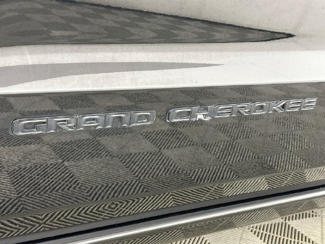 Used 2020 Jeep Grand Cherokee Altitude photo 26
