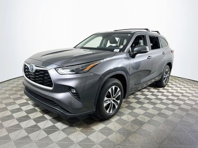 2022 Toyota Highlander Hybrid XLE
