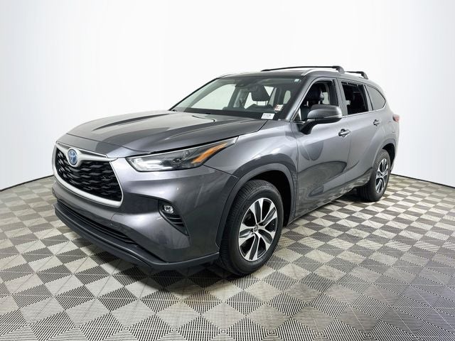 2022 Toyota Highlander Hybrid XLE