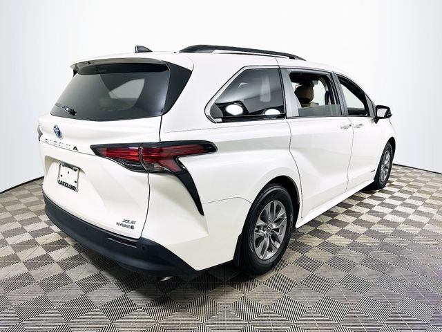 2021 Toyota Sienna XLE 7 Passenger