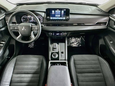 2023 Mitsubishi Outlander SE