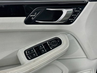 2023 Porsche Macan Base